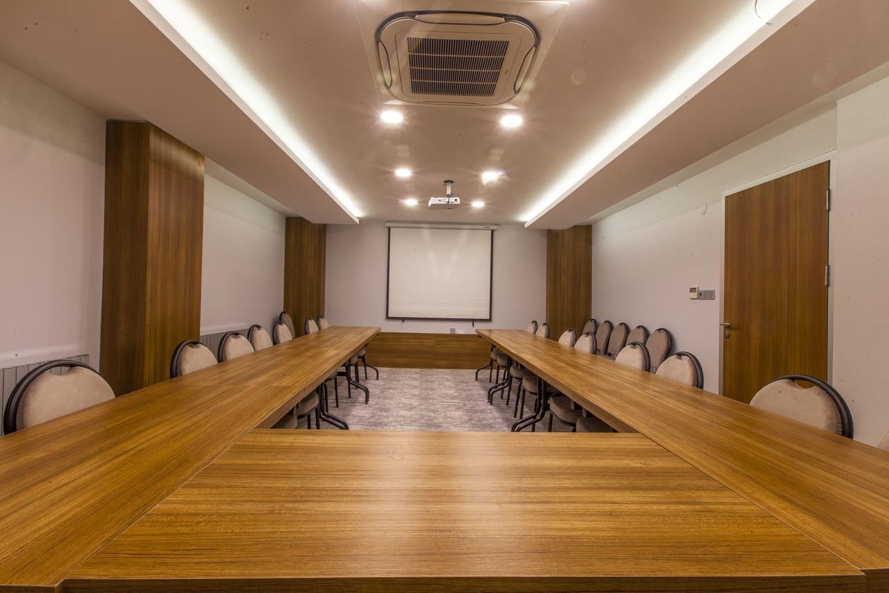 Business Palas Otel Коджаели Екстериор снимка