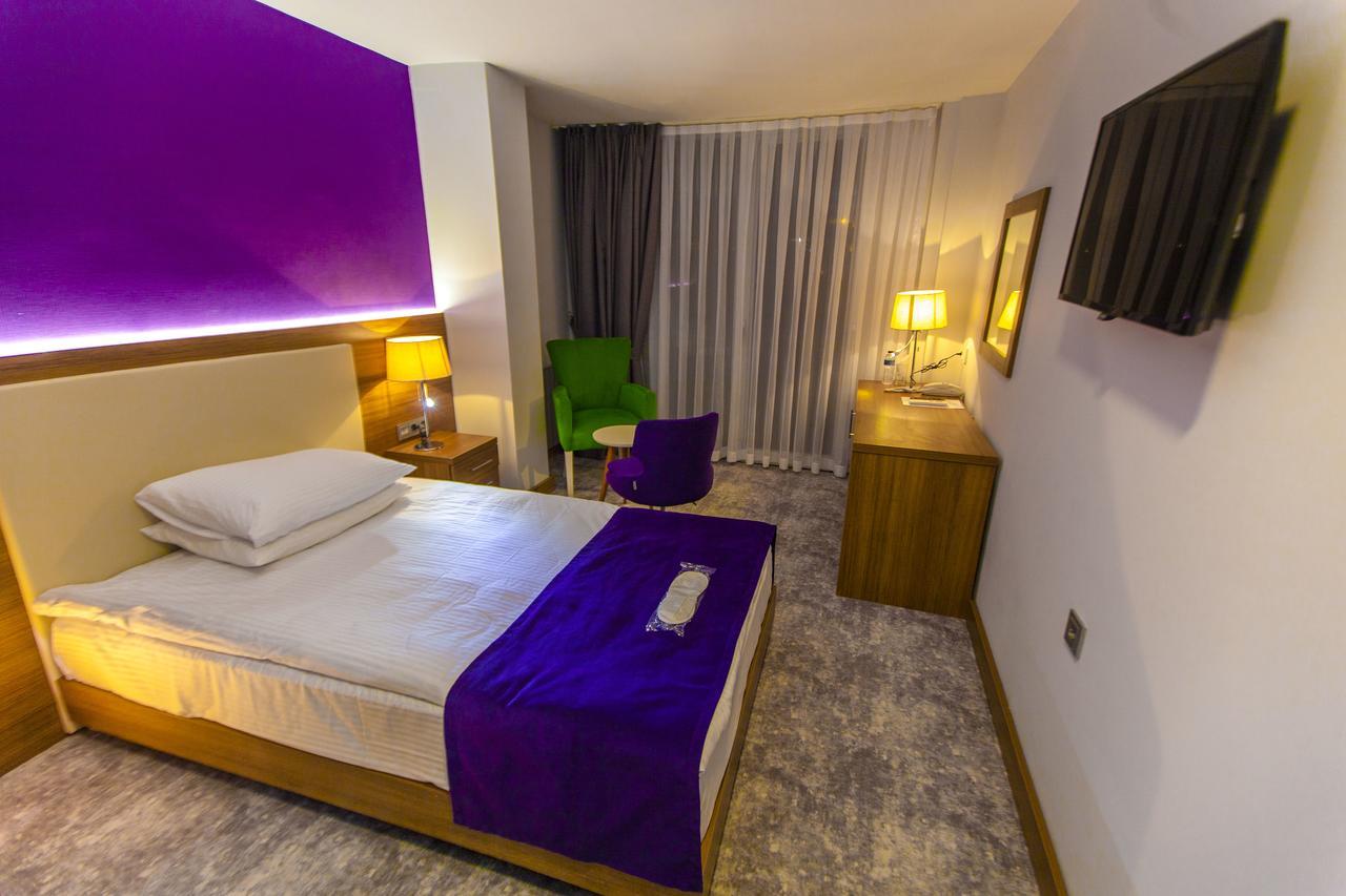 Business Palas Otel Коджаели Екстериор снимка