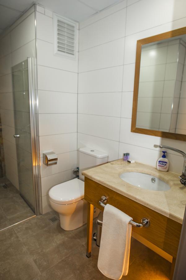 Business Palas Otel Коджаели Екстериор снимка