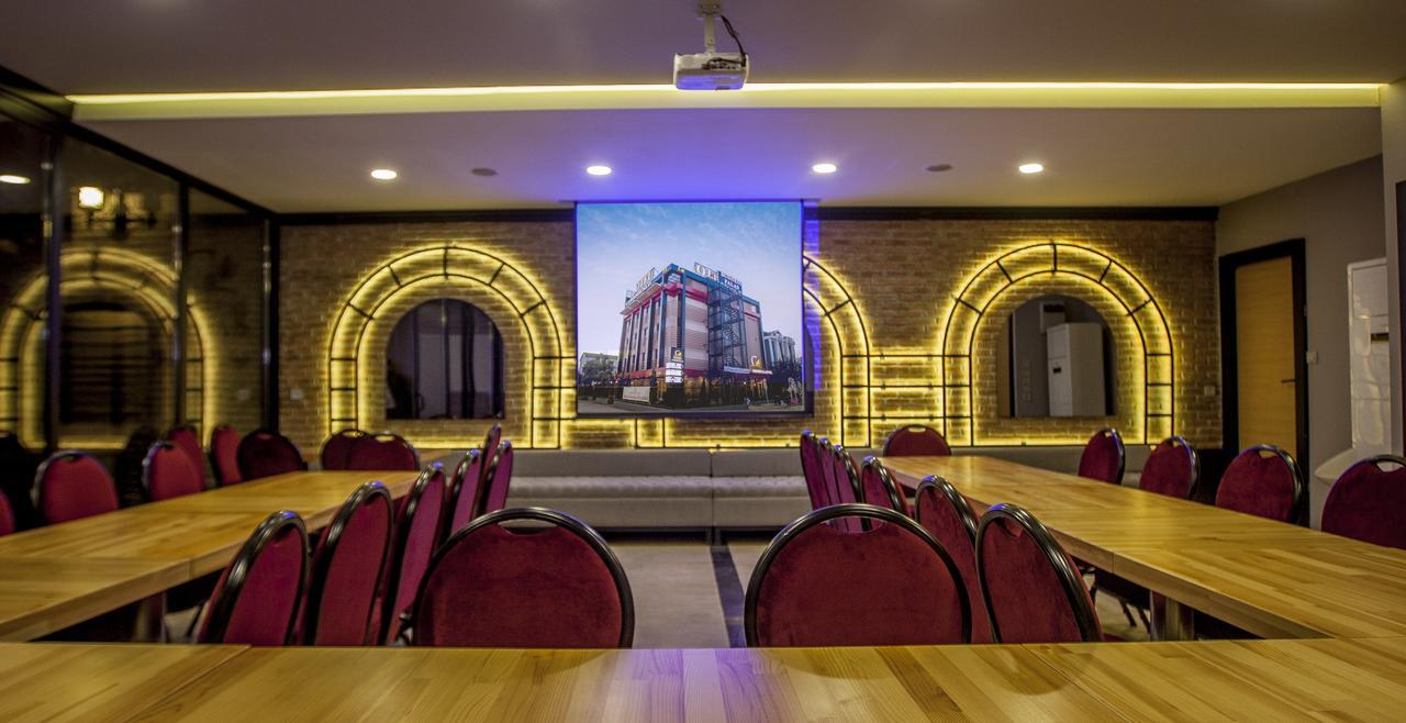 Business Palas Otel Коджаели Екстериор снимка