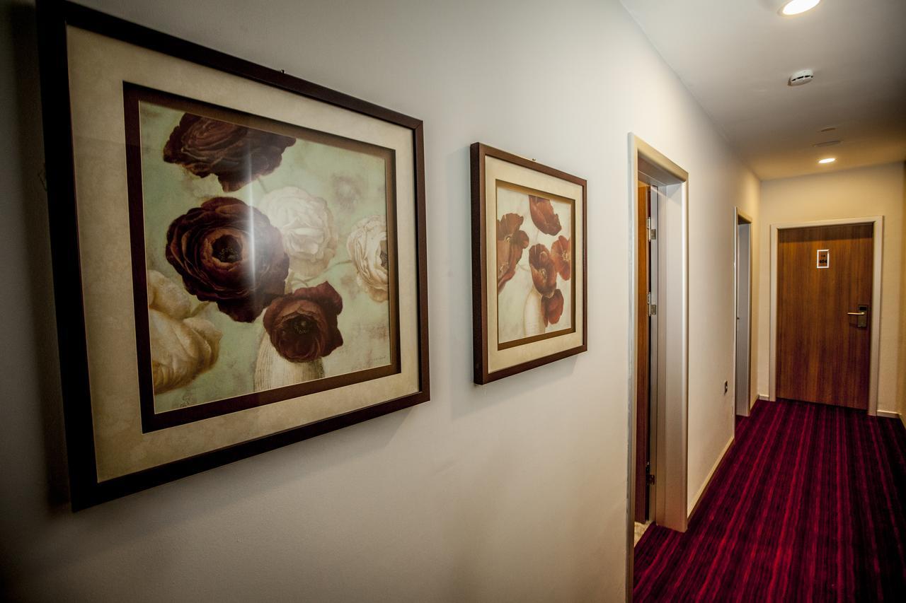 Business Palas Otel Коджаели Екстериор снимка