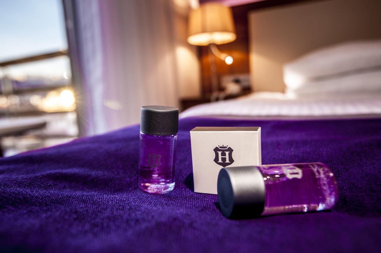 Business Palas Otel Коджаели Екстериор снимка