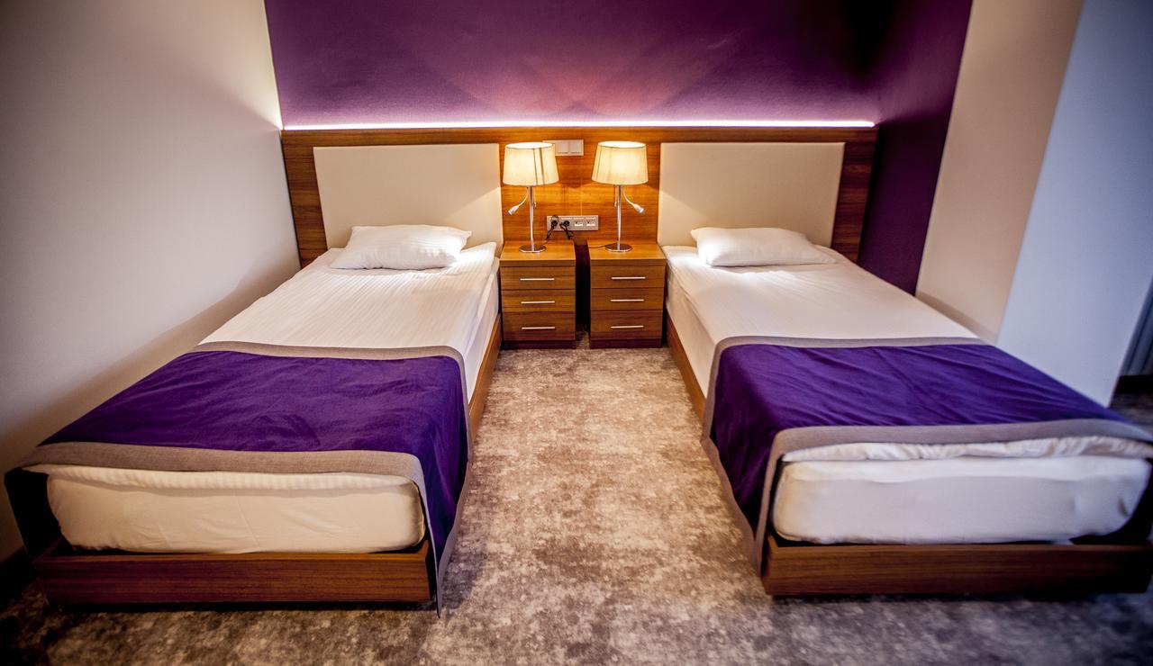 Business Palas Otel Коджаели Екстериор снимка