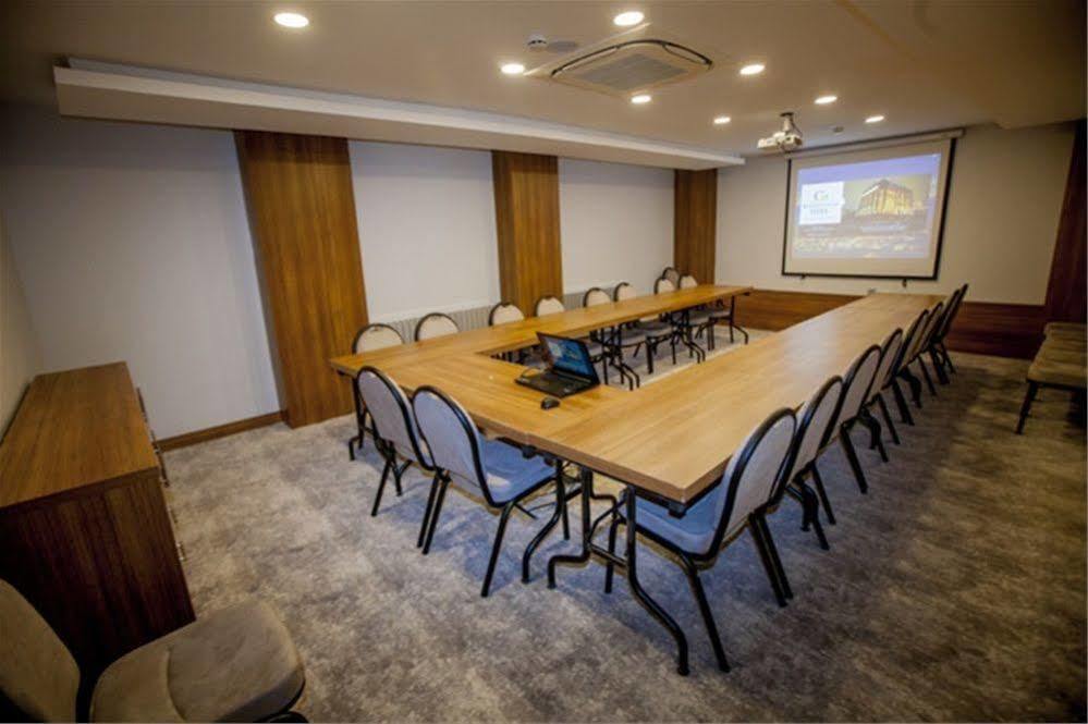 Business Palas Otel Коджаели Екстериор снимка