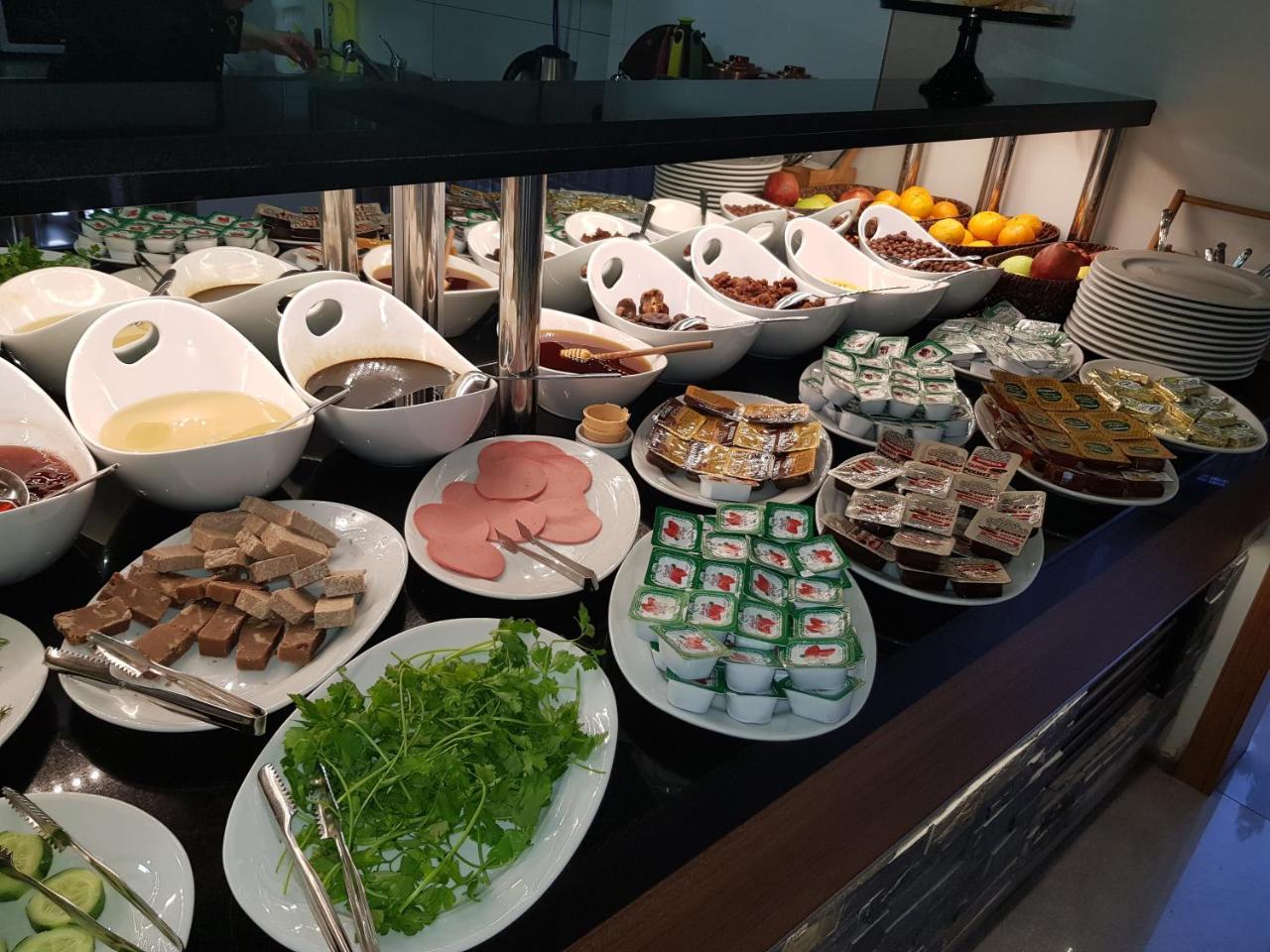 Business Palas Otel Коджаели Екстериор снимка