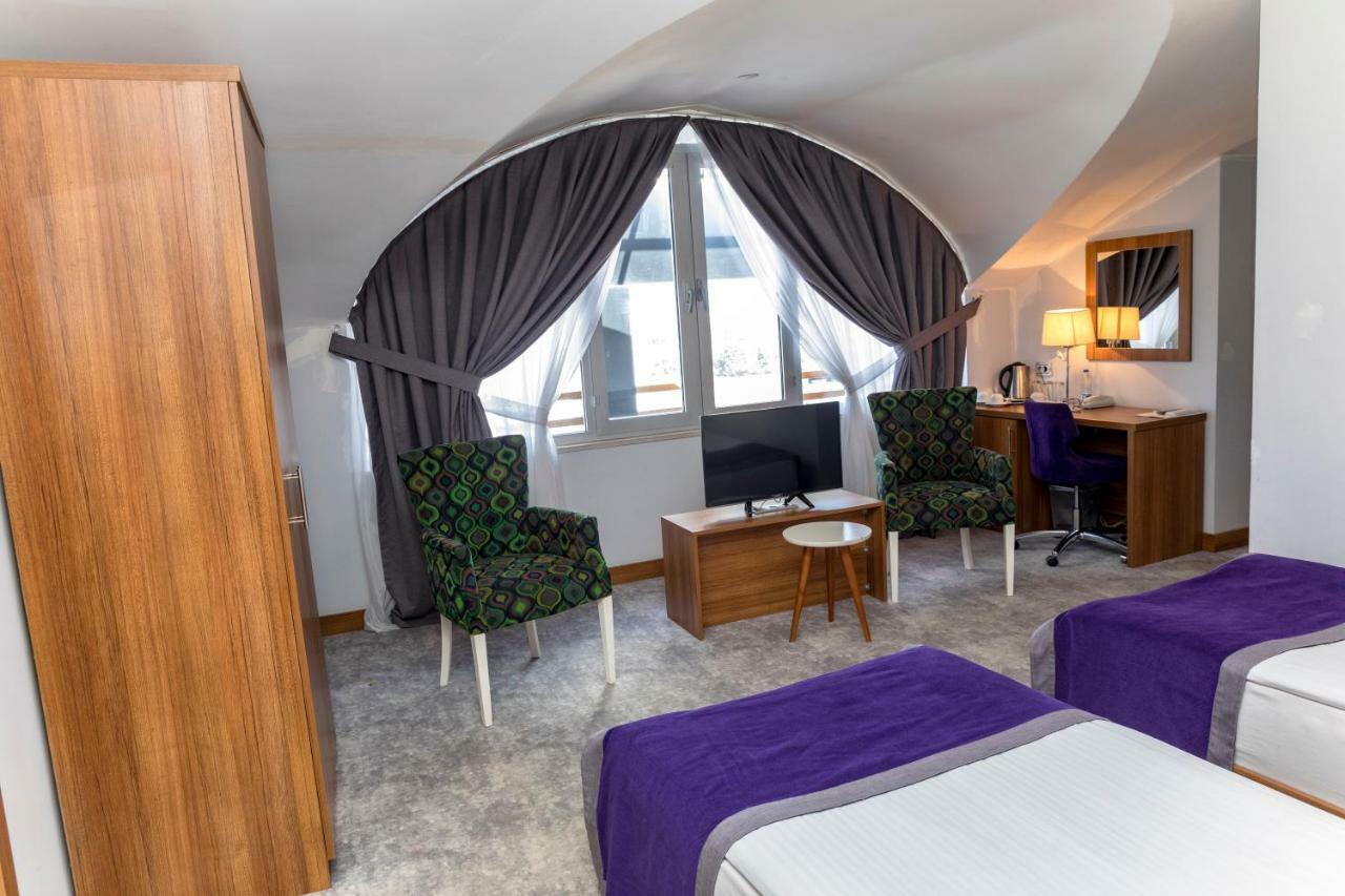 Business Palas Otel Коджаели Екстериор снимка