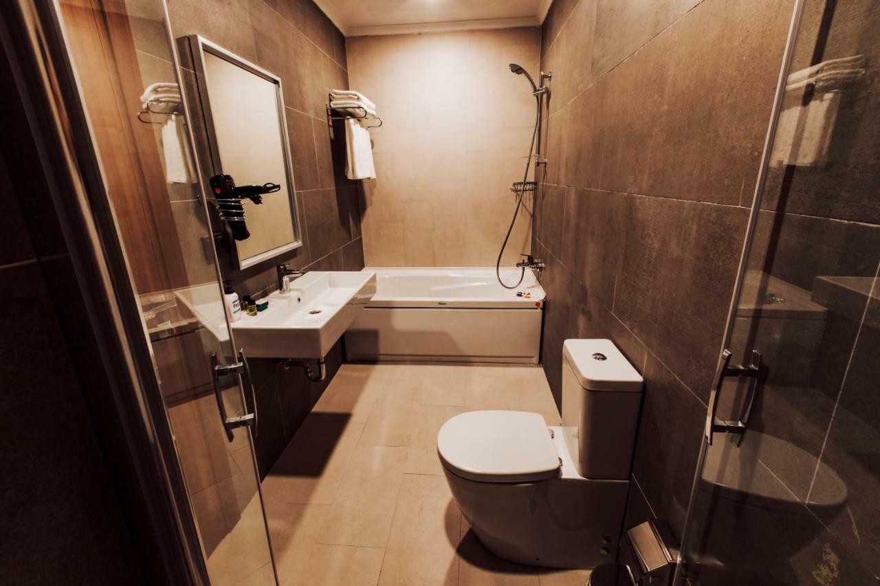 Business Palas Otel Коджаели Екстериор снимка