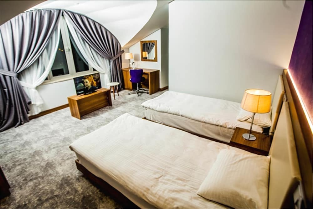 Business Palas Otel Коджаели Екстериор снимка
