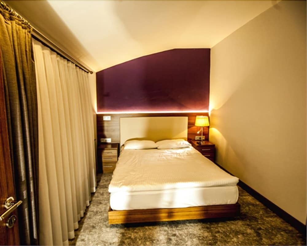 Business Palas Otel Коджаели Екстериор снимка