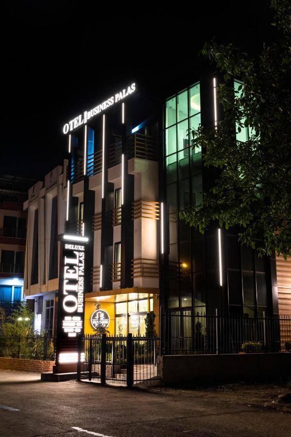 Business Palas Otel Коджаели Екстериор снимка