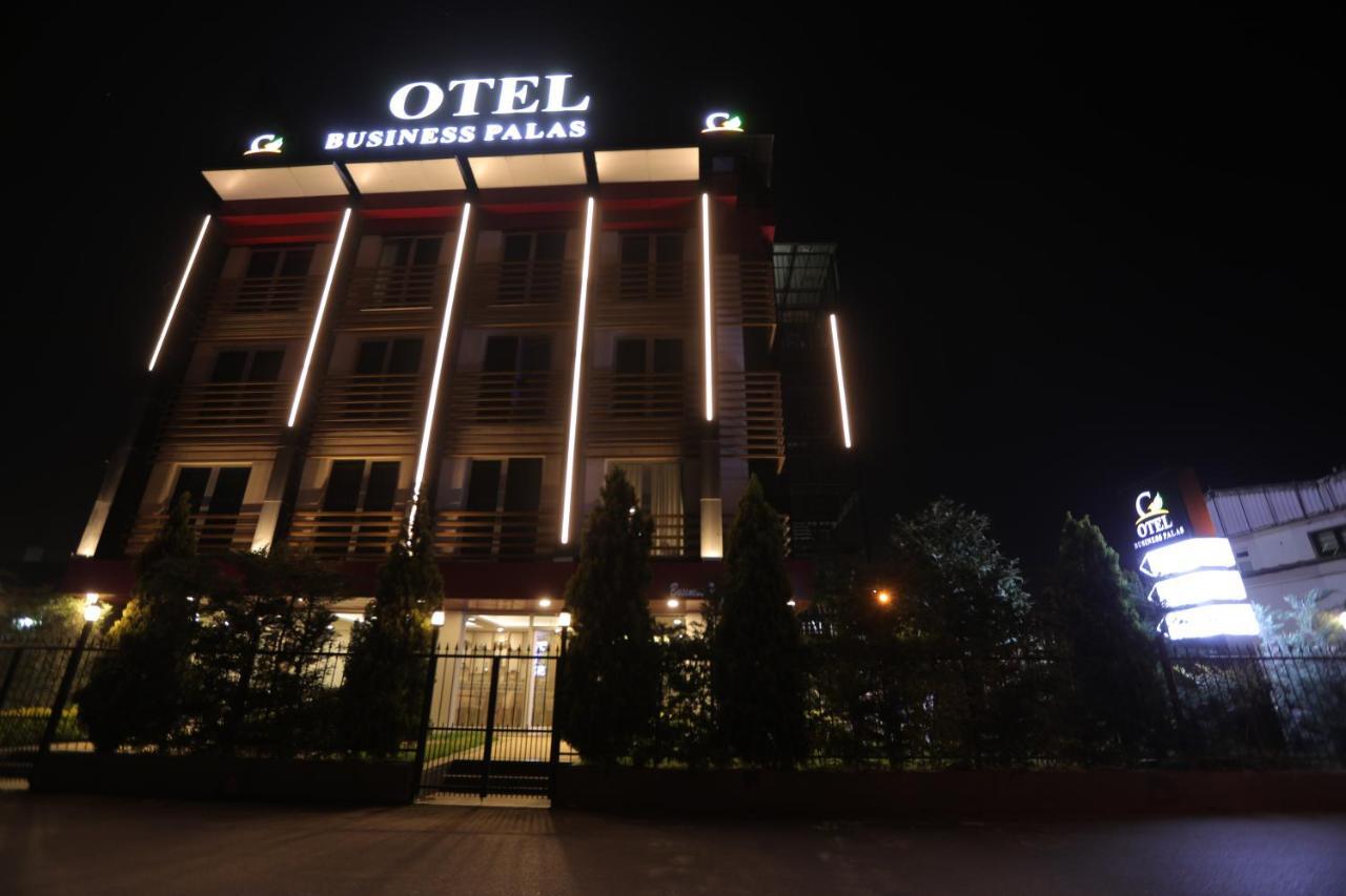 Business Palas Otel Коджаели Екстериор снимка